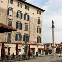 Piazza Cairoli già Piazza della Berlina